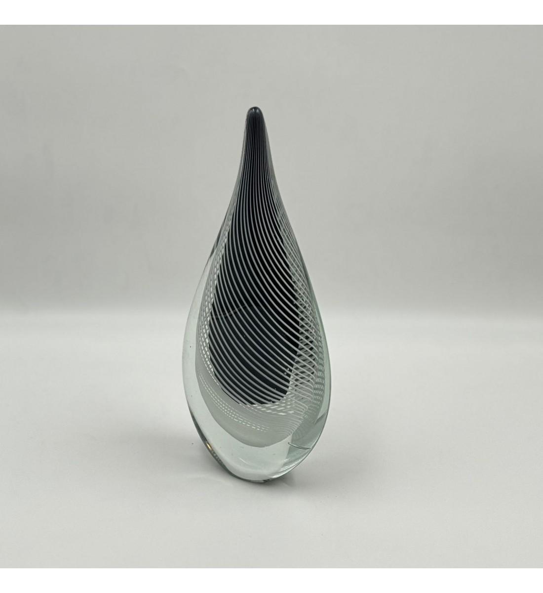 قطعة ديكور زجاجية فاخرة بتصميم عصري على شكل قطرة، مصنوعة من زجاج شفاف عالي الجودة29×13×4سم 