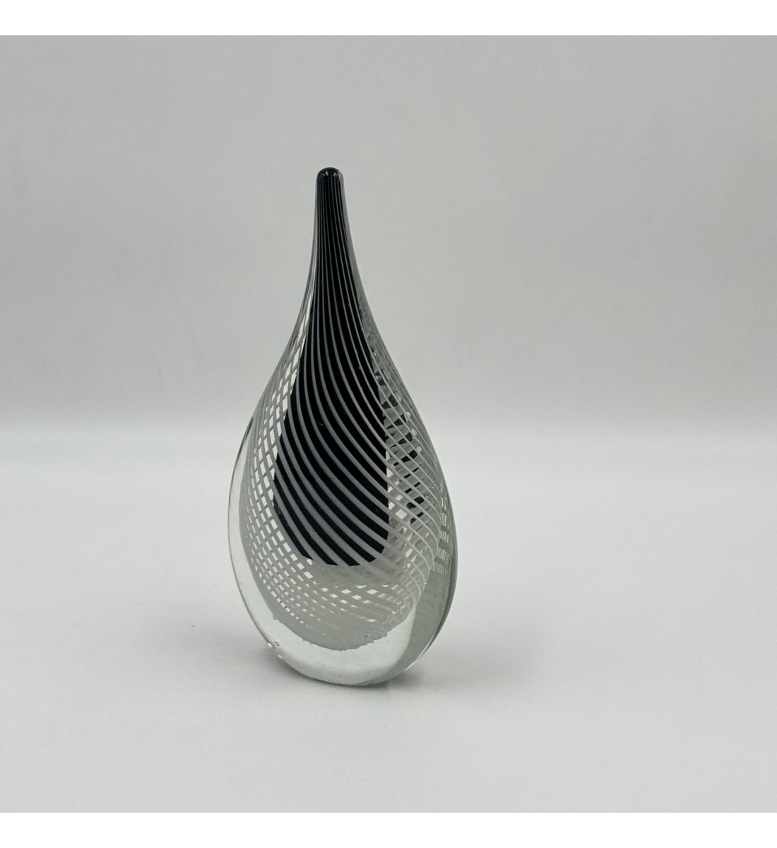 قطعة ديكور زجاجية فاخرة بتصميم عصري على شكل قطرة، مصنوعة من زجاج شفاف عالي الجودة22×11×4سم 