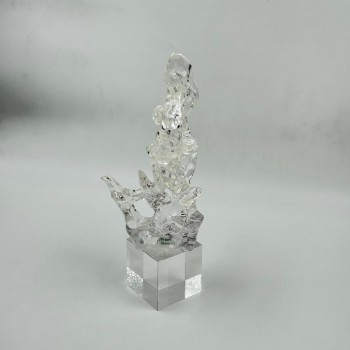  قطعة ديكور فنية مصنوعة من الزجاج الشفاف بتصميم راقٍ يعكس الذوق العصري والفخامة 32×7×7سم 