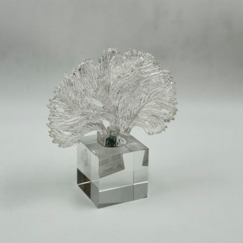  قطعة ديكور فنية مصنوعة من الزجاج الشفاف بتصميم راقٍ يعكس الذوق العصري والفخامة 20×18×7سم 