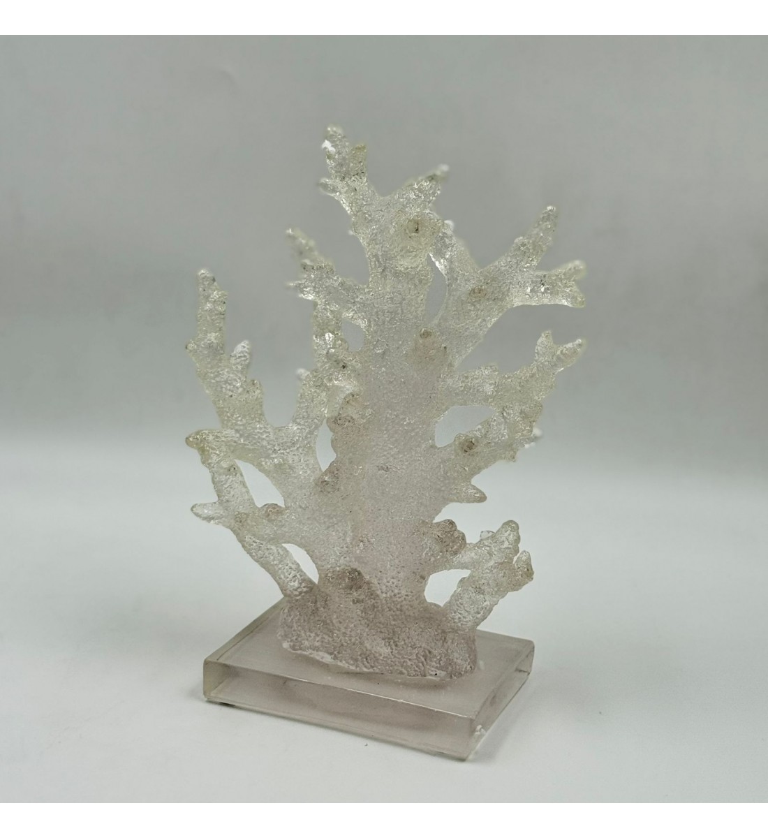  قطعة ديكور فنية مصنوعة من الزجاج الشفاف بتصميم راقٍ يعكس الذوق العصري والفخامة 27×13×9سم 