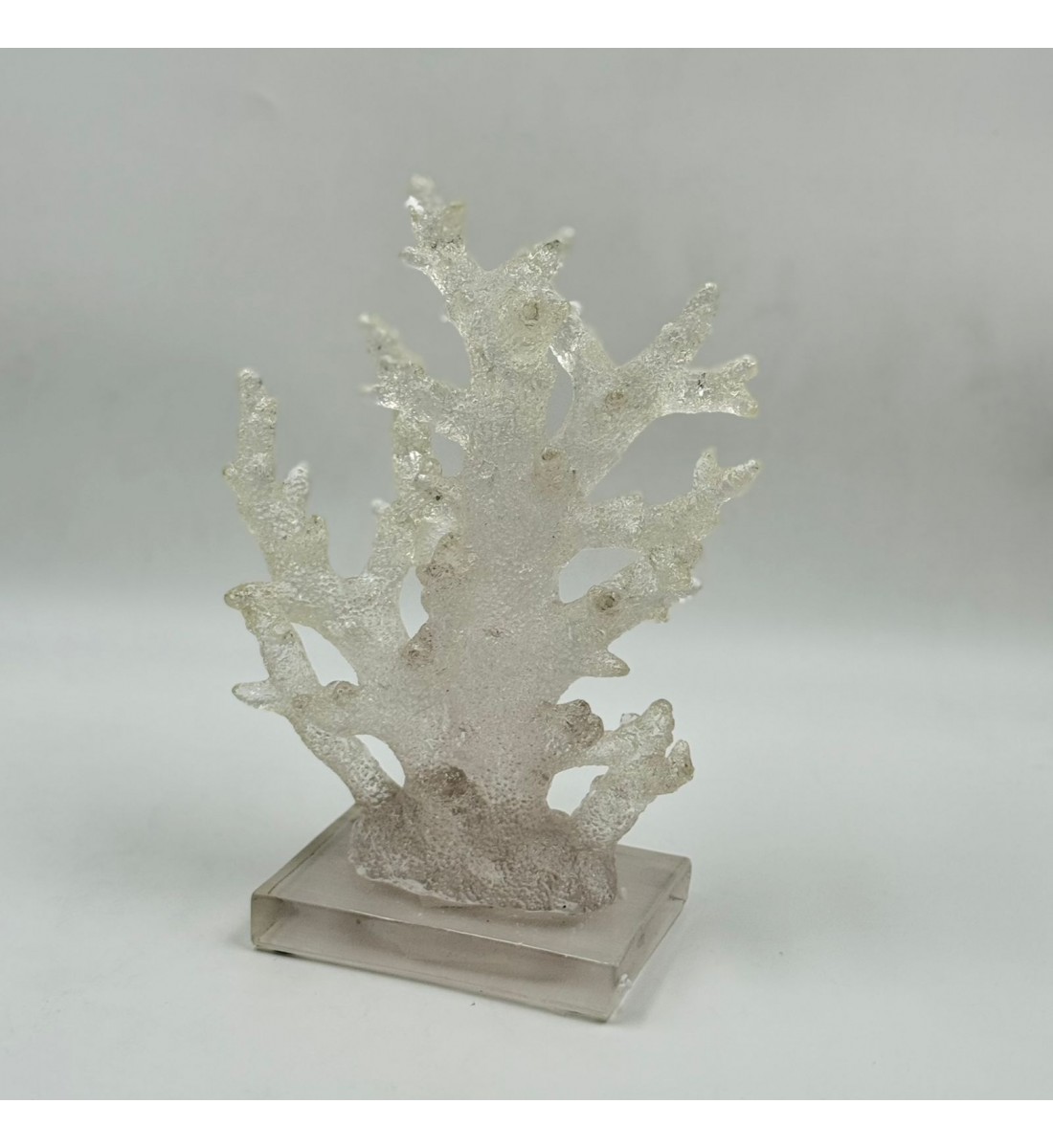  قطعة ديكور فنية مصنوعة من الزجاج الشفاف بتصميم راقٍ يعكس الذوق العصري والفخامة 27×13×9سم 