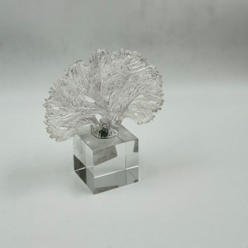  قطعة ديكور فنية مصنوعة من الزجاج الشفاف بتصميم راقٍ يعكس الذوق العصري والفخامة 27×13×9سم 