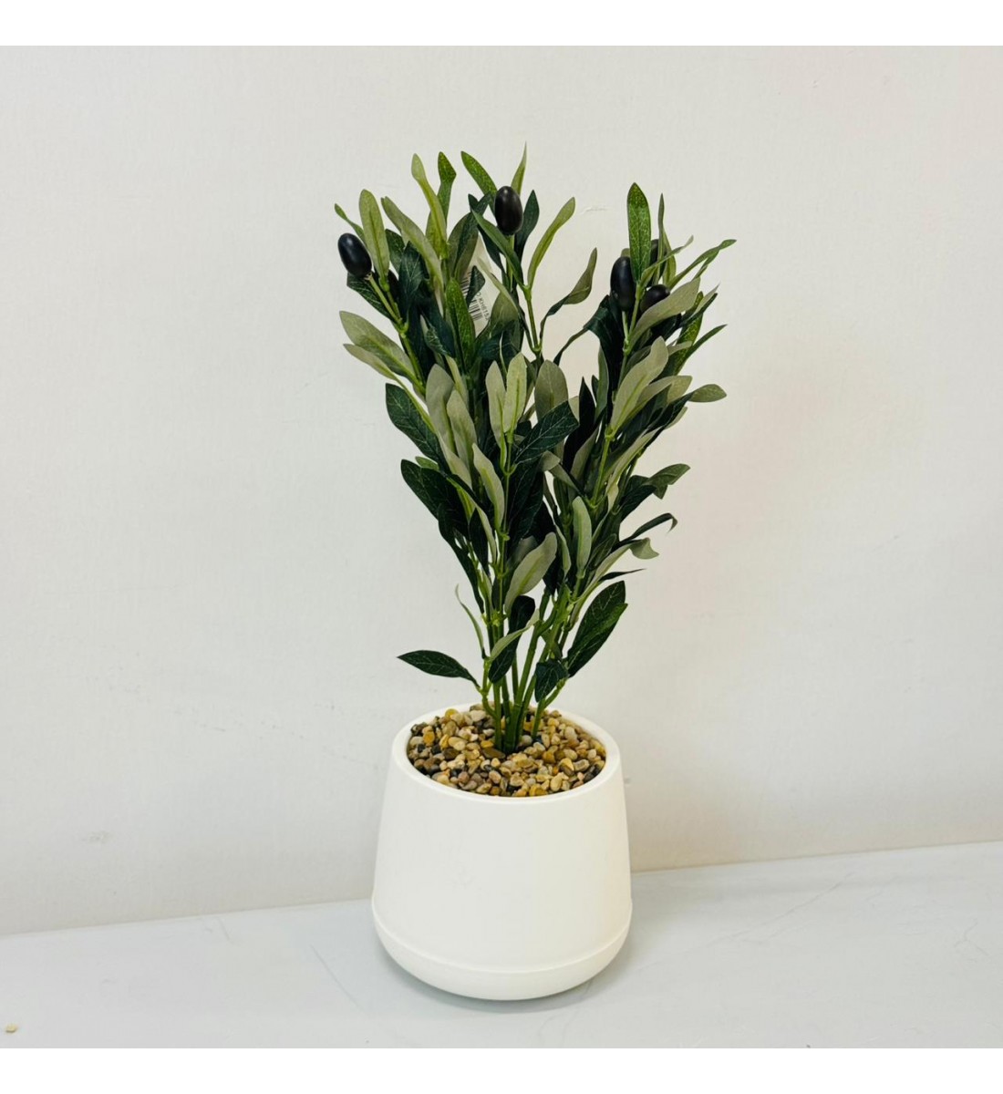 نبتة ديكور أنيقة بتصميم عصري بسيط، تأتي في وعاء دائري 50سم 