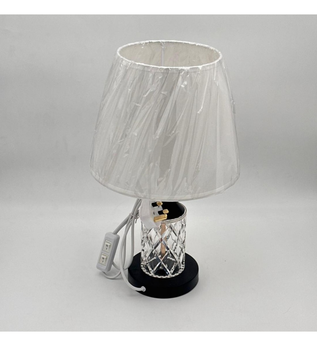  لمبة طاولة أنيقة بتصميم عصري يجمع بين الفخامة والبساطة قاعده اسود 42سم 