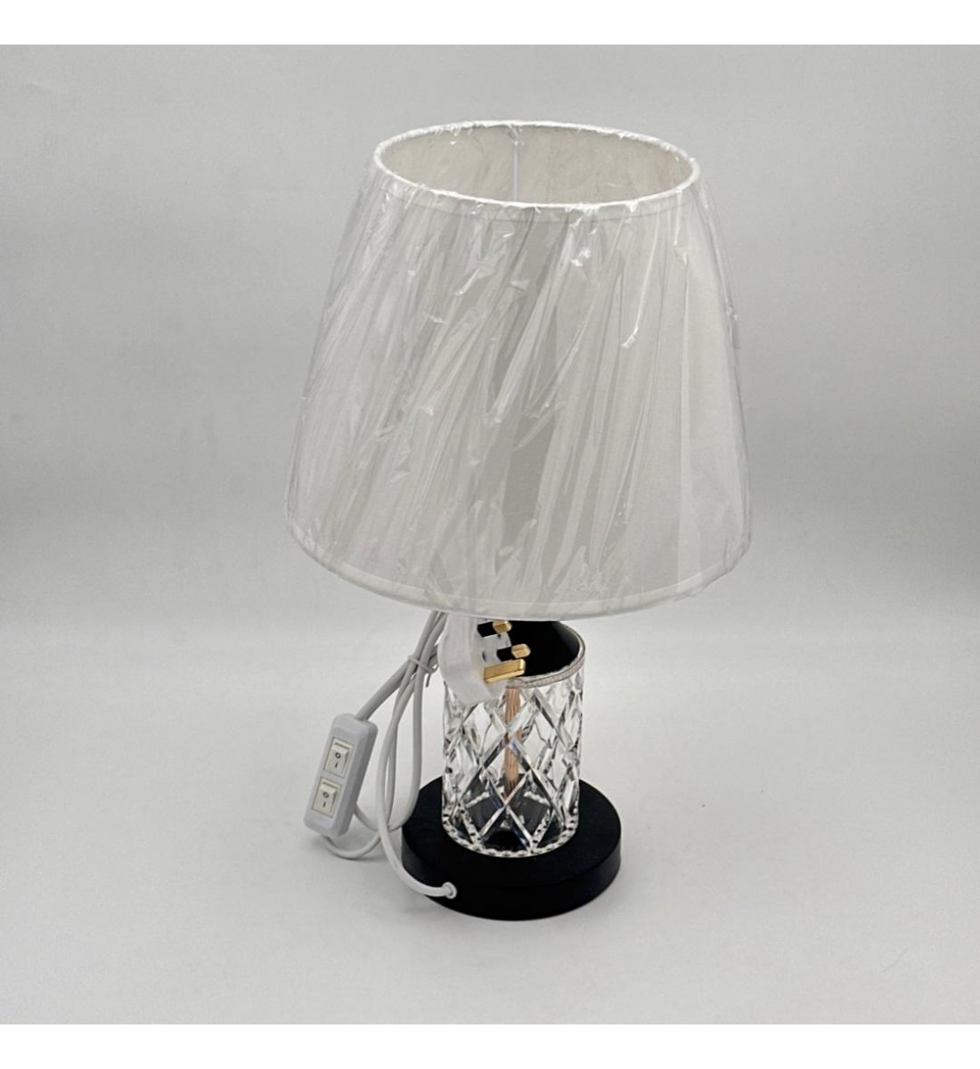  لمبة طاولة أنيقة بتصميم عصري يجمع بين الفخامة والبساطة قاعده اسود 42سم 