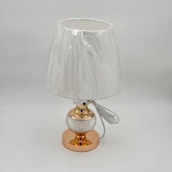  لمبة طاولة أنيقة بتصميم عصري يجمع بين الفخامة والبساطة قاعده ذهبي 42سم 