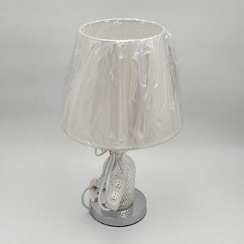  لمبة طاولة أنيقة بتصميم عصري يجمع بين الفخامة والبساطة قاعده فضي 42سم 