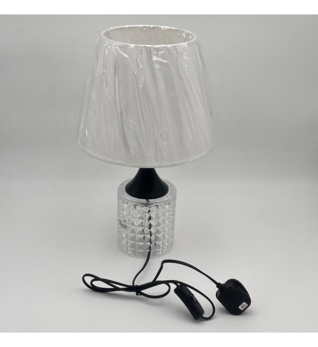  لمبة طاولة أنيقة بتصميم عصري يجمع بين الفخامة والبساطة قاعده اسود 42سم 