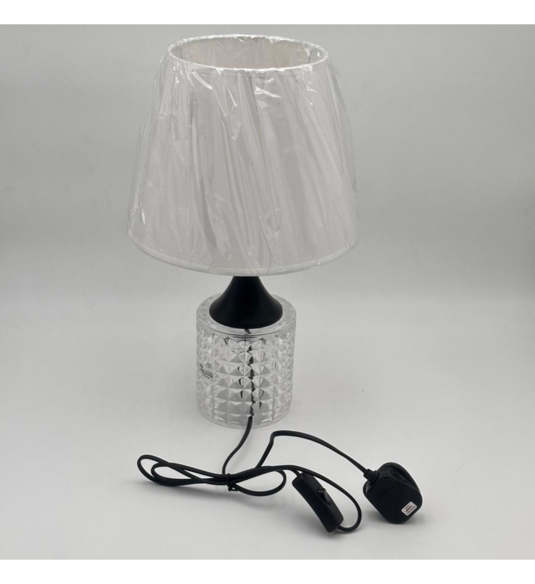  لمبة طاولة أنيقة بتصميم عصري يجمع بين الفخامة والبساطة قاعده اسود 42سم 