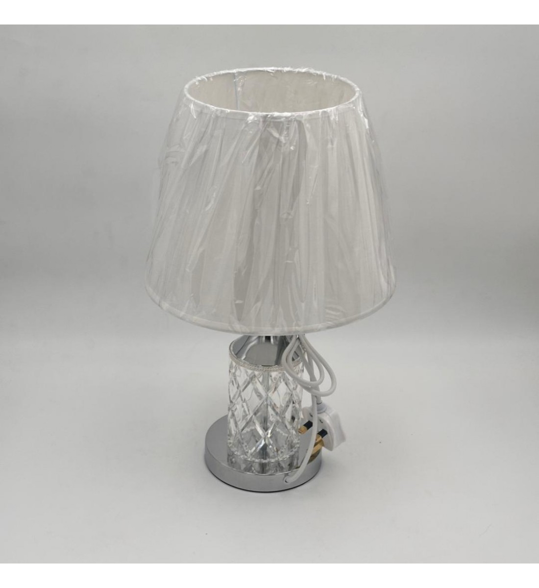  لمبة طاولة أنيقة بتصميم عصري يجمع بين الفخامة والبساطة قاعده فضي 42سم 