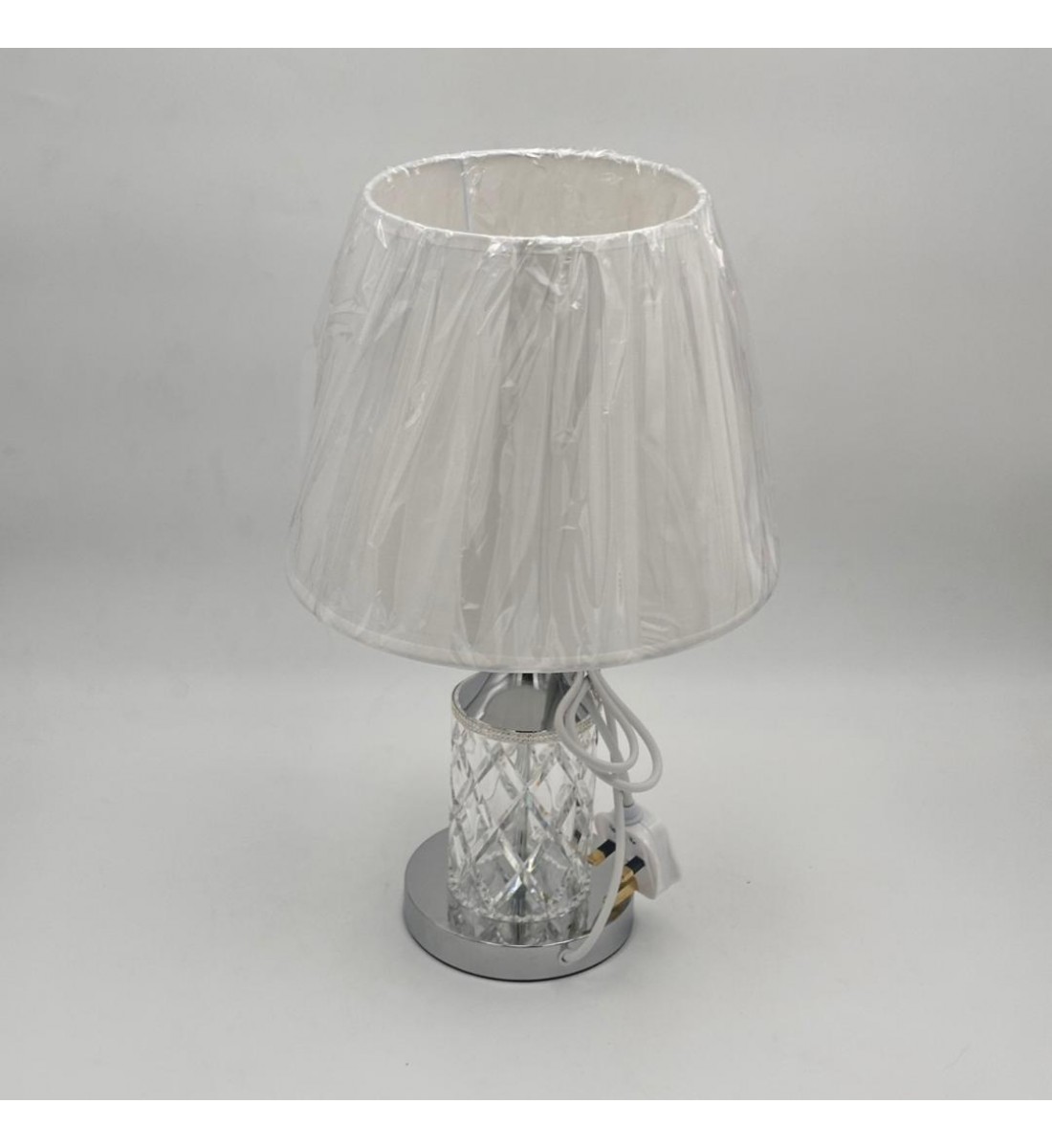  لمبة طاولة أنيقة بتصميم عصري يجمع بين الفخامة والبساطة قاعده فضي 42سم 