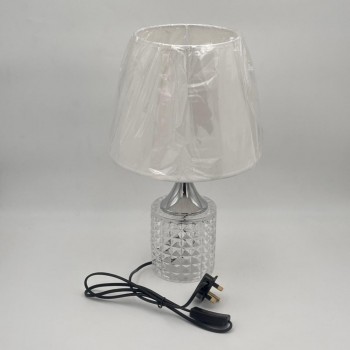  لمبة طاولة أنيقة بتصميم عصري يجمع بين الفخامة والبساطة قاعده فضي 42سم 