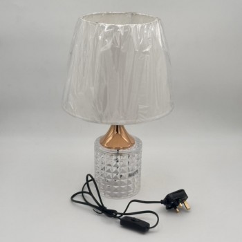  لمبة طاولة أنيقة بتصميم عصري يجمع بين الفخامة والبساطة قاعده ذهبي 42سم 