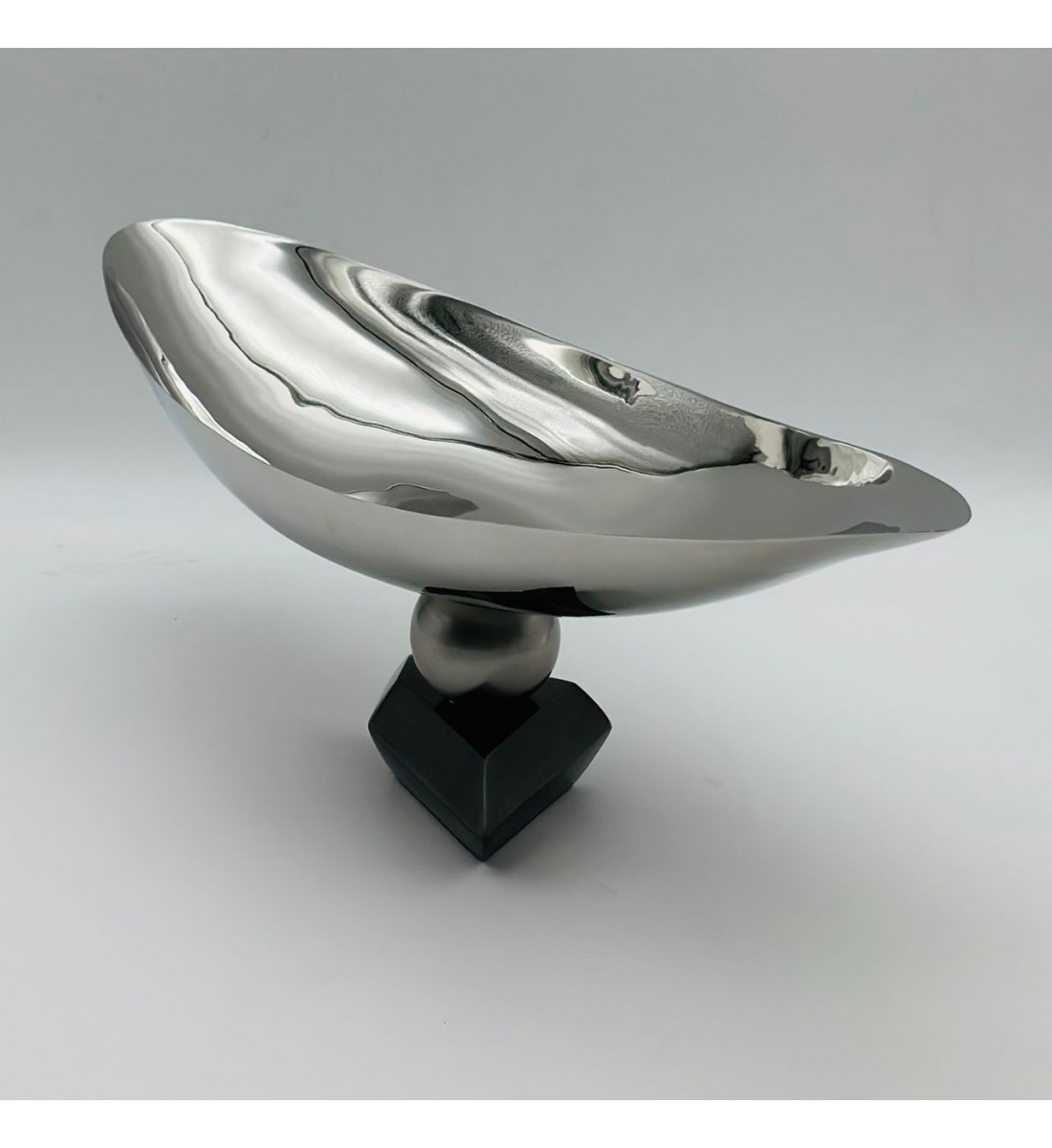 صحن تقديم  بقاعدة معدنية أنيق تصميم جذاب 47×7×15سم