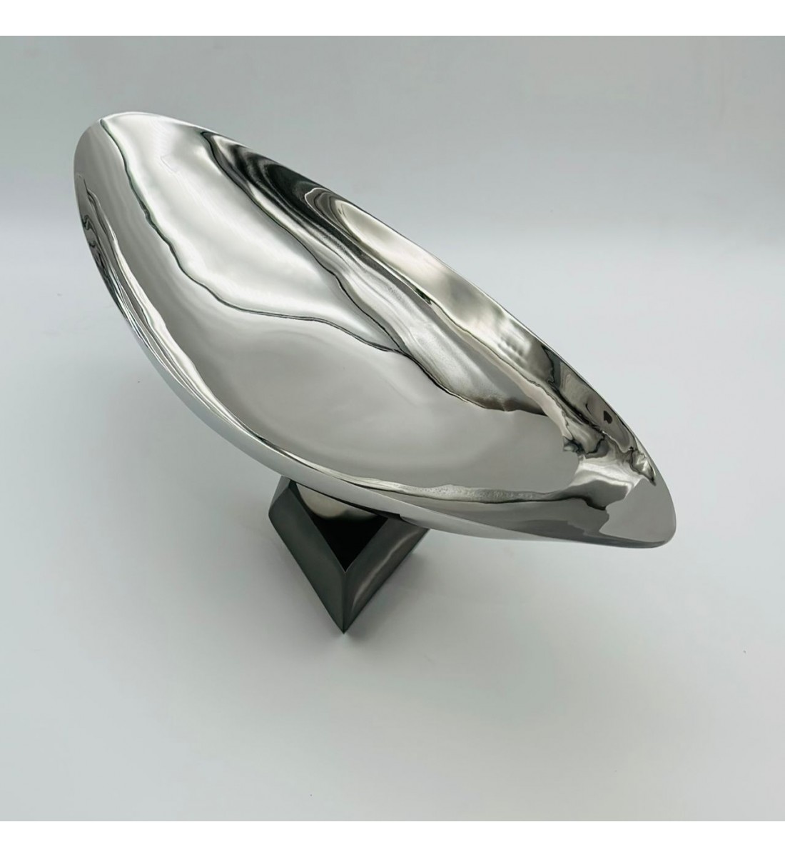 صحن تقديم  بقاعدة معدنية أنيق تصميم جذاب 47×7×15سم