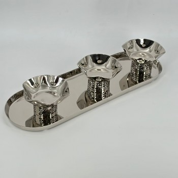 حامل تقديم أنيق بتصميم فاخر يجمع بين الحداثة واللمسة الشرقية الراقية