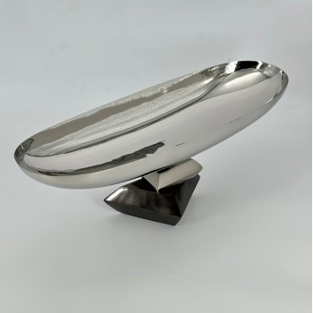 طبق تقديم فاخر بتصميم عصري أنيق، مصنوع من معدن عالي الجودة بلمعة راقية 40×14×14سم