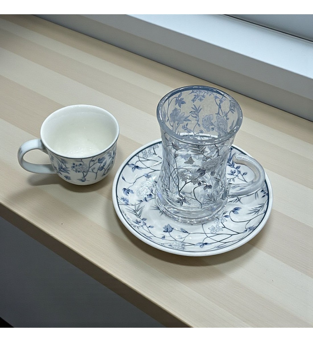 طقم كاسات وفناجين مع الصحن 36قطعه