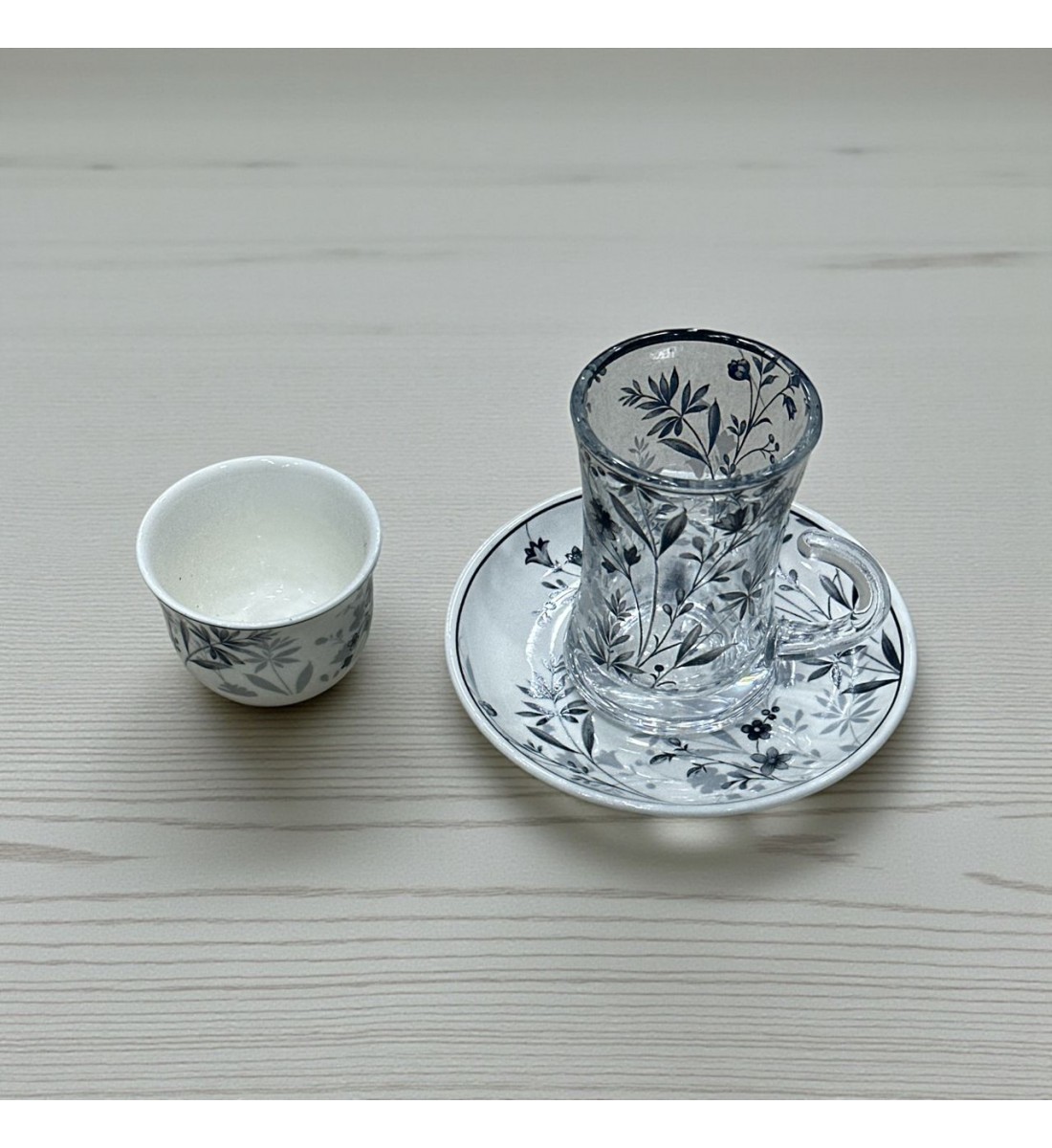 طقم كاسات وفناجين مع الصحن 36قطعه