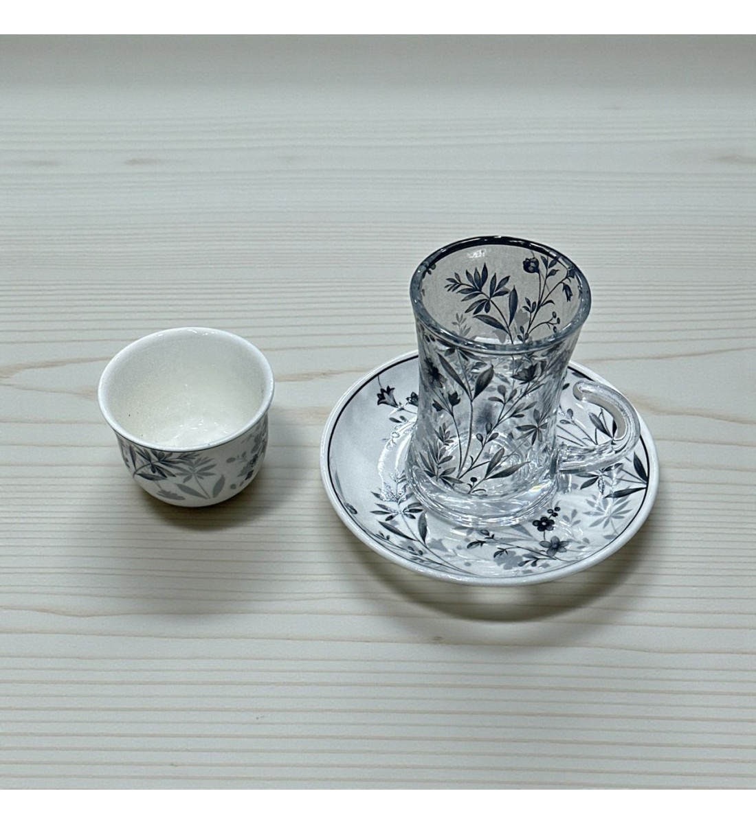 طقم كاسات وفناجين مع الصحن 36قطعه