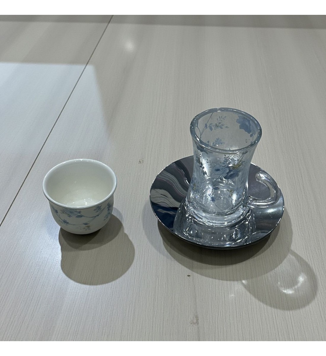 طقم كاسات وفناجين مع الصحن 36قطعه