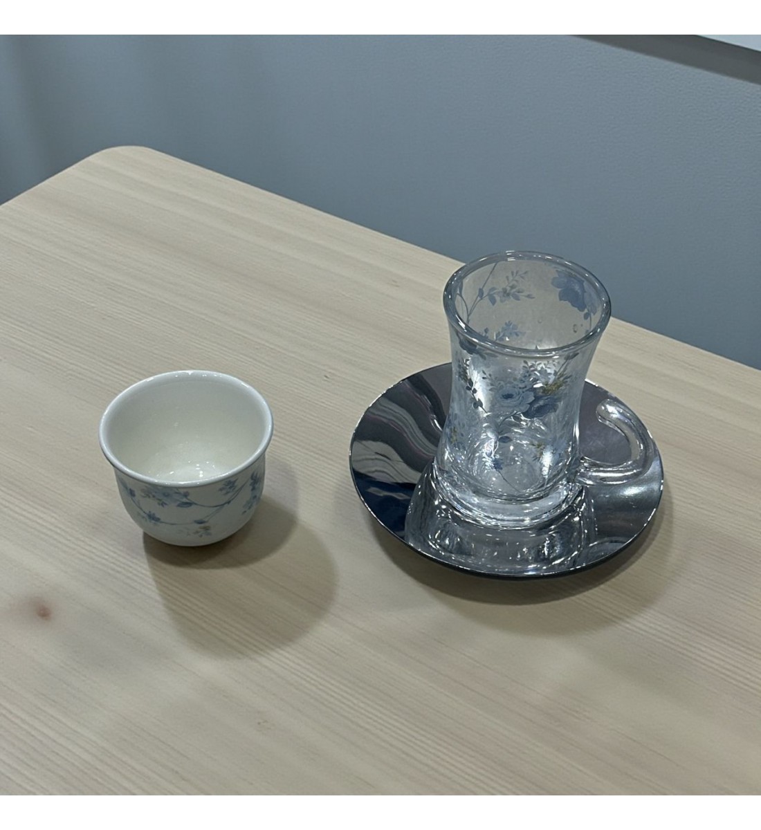 طقم كاسات وفناجين مع الصحن 36قطعه