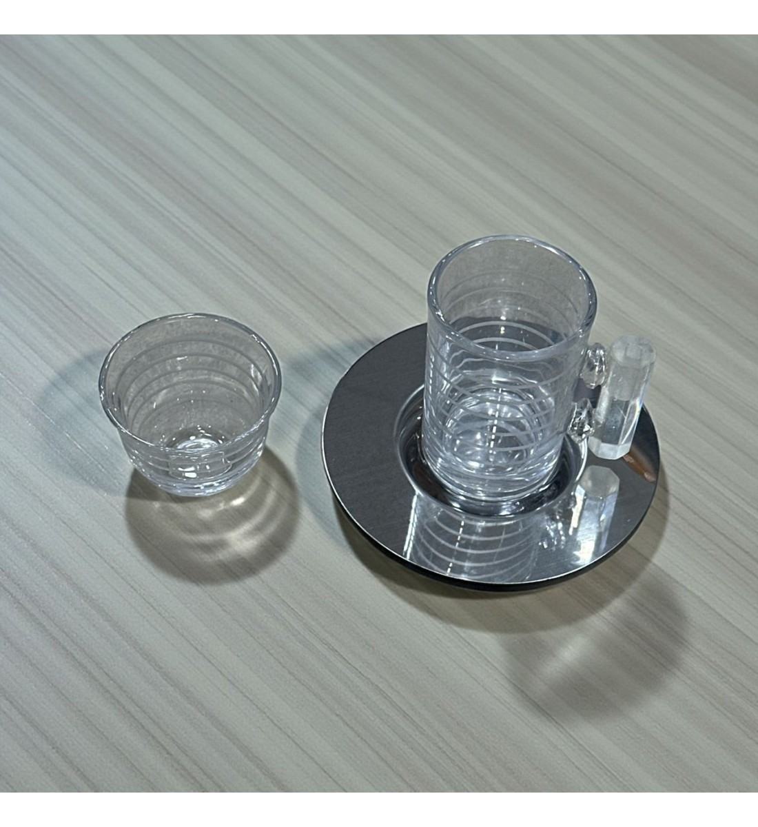 طقم كاسات وفناجين مع الصحن 18 قطعه 