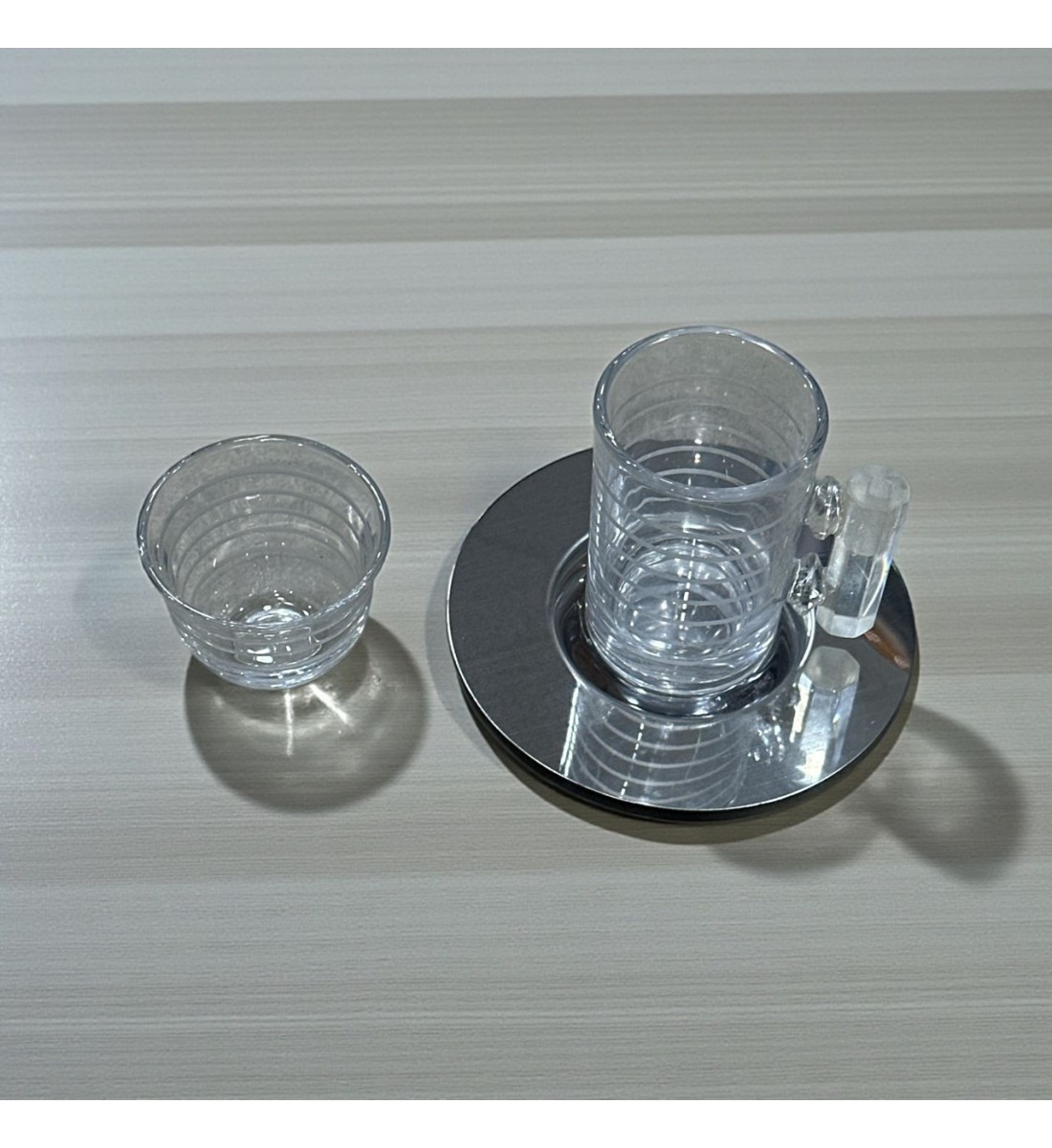 طقم كاسات وفناجين مع الصحن 18 قطعه 