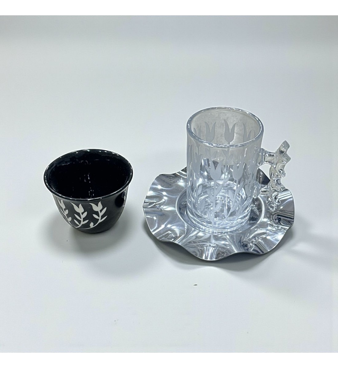 طقم كاسات وفناجين مع الصحن 18قطعه