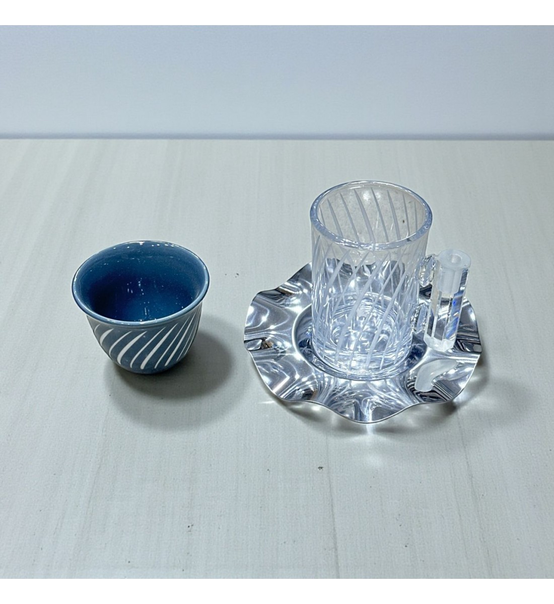 طقم كاسات وفناجين مع الصحن 18قطعه