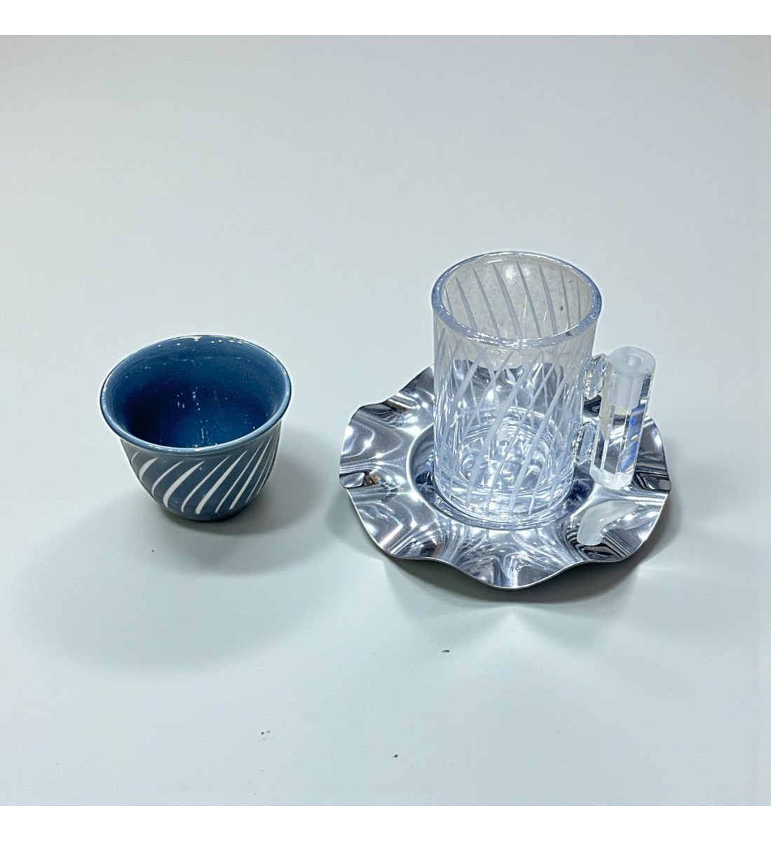 طقم كاسات وفناجين مع الصحن 18قطعه