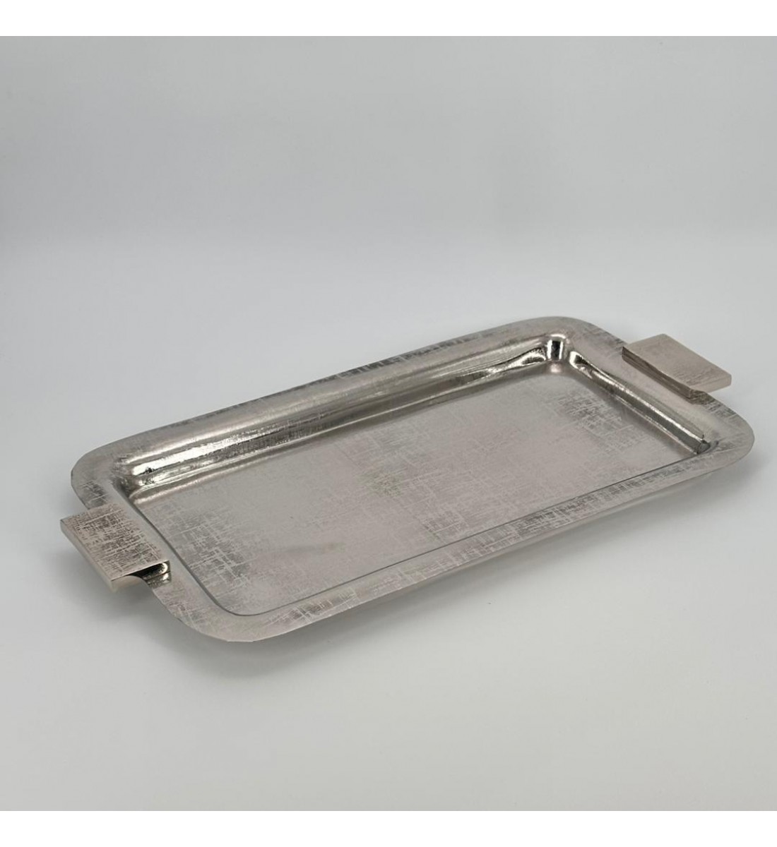 صينية تقديم معدنية فاخرة – تصميم أنيق وعصري47×25×2سم صينية تقديم معدنية فاخرة – تصميم أنيق وعصري47×25×2سم