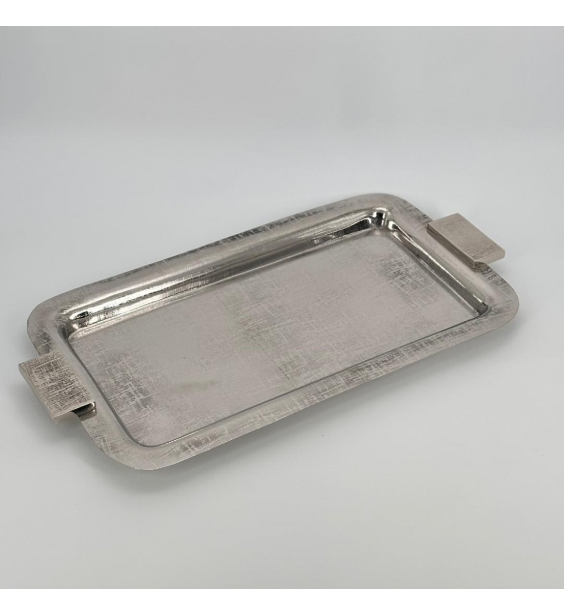 صينية تقديم معدنية فاخرة – تصميم أنيق وعصري47×25×2سم صينية تقديم معدنية فاخرة – تصميم أنيق وعصري47×25×2سم