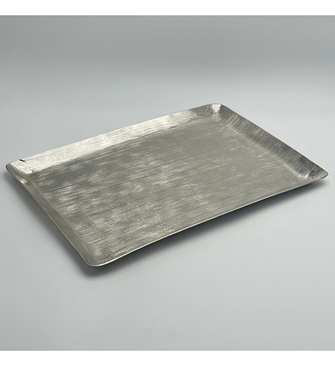 صحن تقديم معدنية فاخرة – تصميم أنيق وعصري 42×30×3سم 