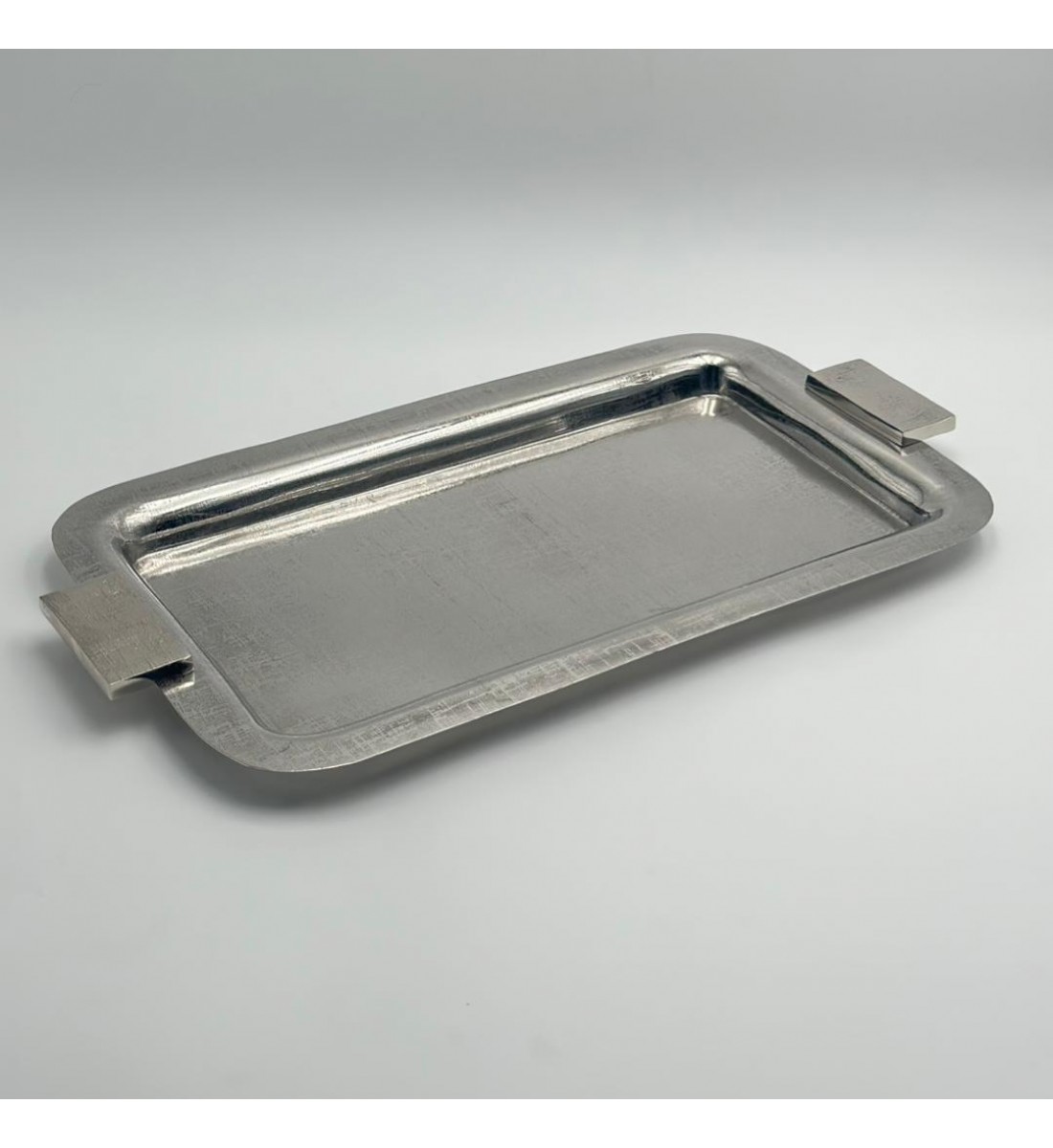 صحن تقديم معدنية فاخرة – تصميم أنيق وعصري 48×25×3سم صحن تقديم معدنية فاخرة – تصميم أنيق وعصري 48×25×3سم