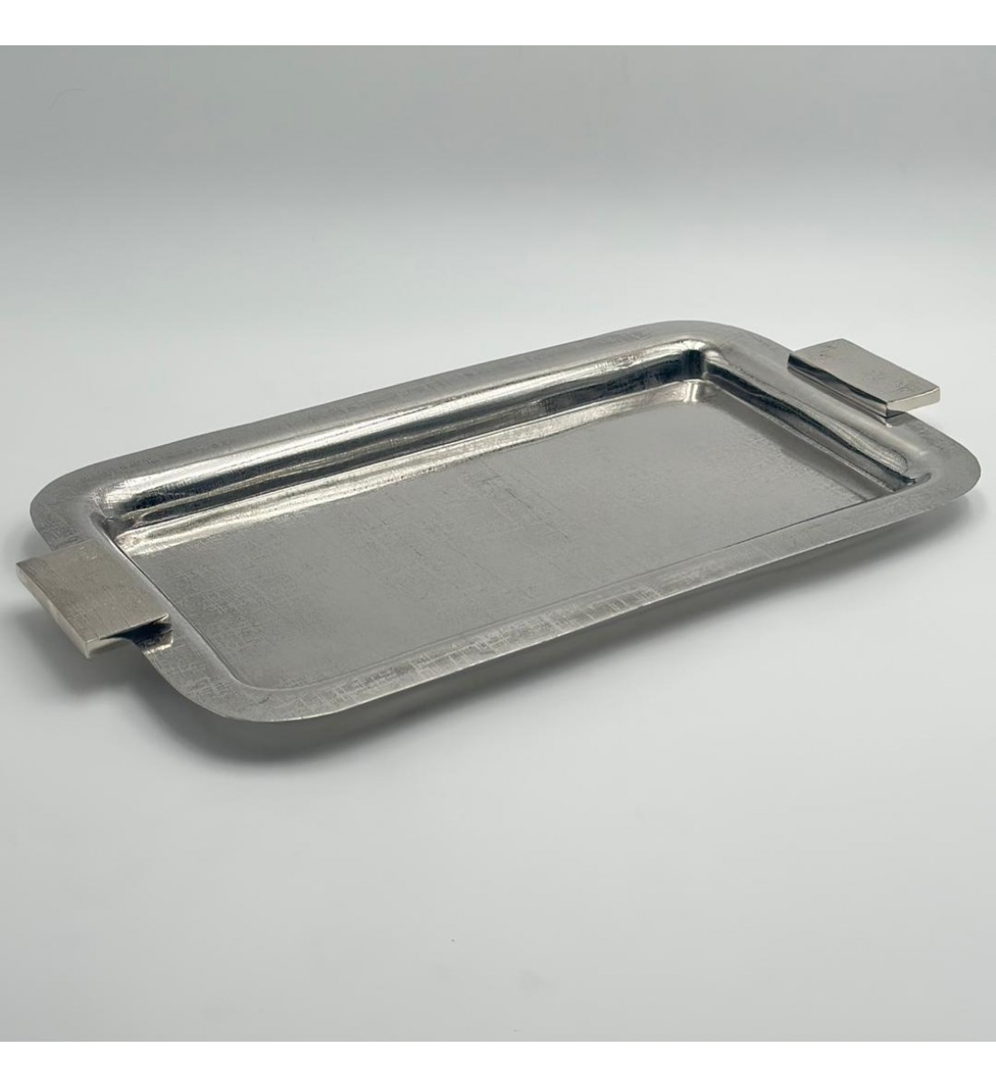 صحن تقديم معدنية فاخرة – تصميم أنيق وعصري 48×25×3سم صحن تقديم معدنية فاخرة – تصميم أنيق وعصري 48×25×3سم