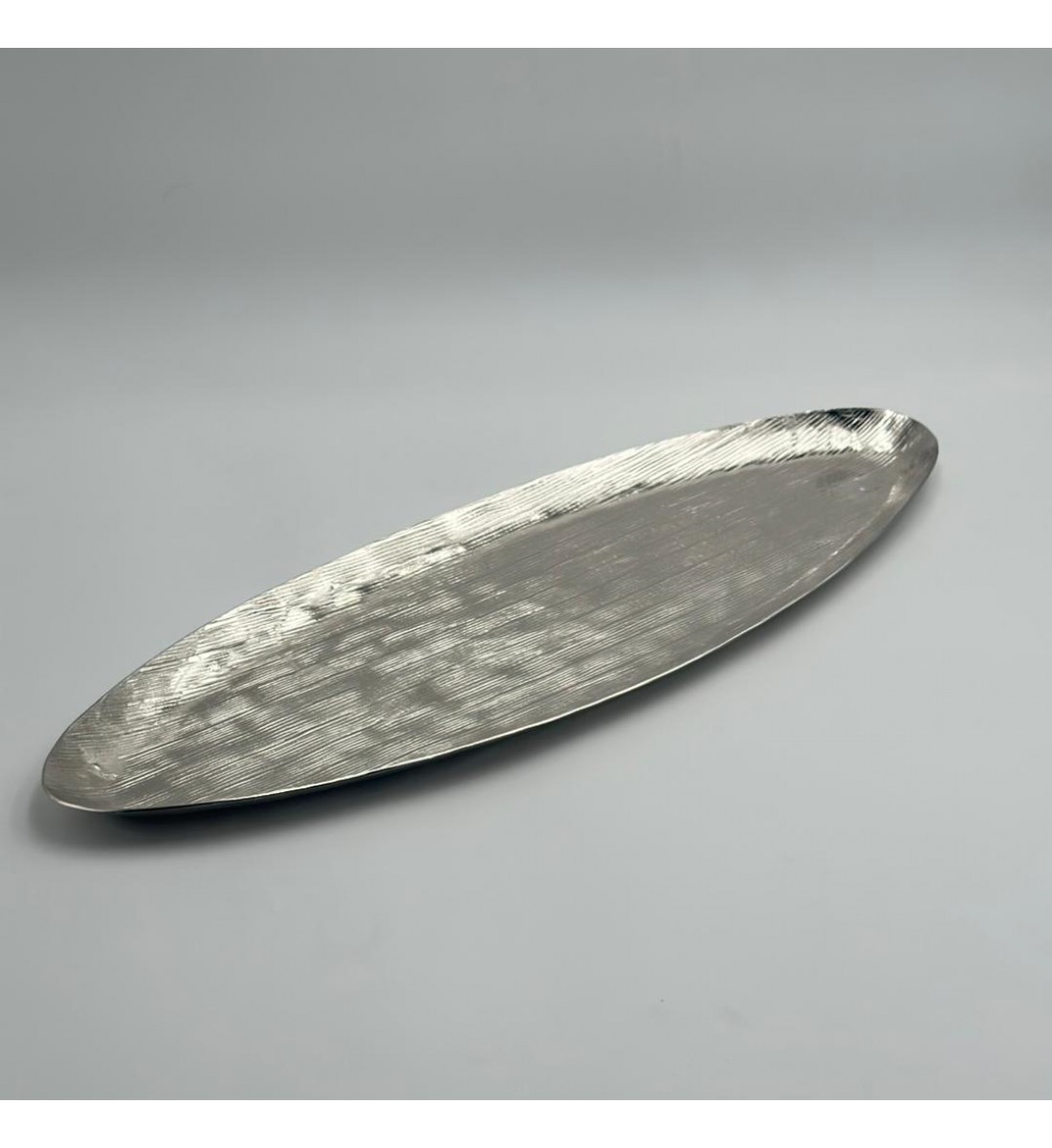 صحن تقديم معدنية فاخرة – تصميم أنيق وعصري60×20×2سم صحن تقديم معدنية فاخرة – تصميم أنيق وعصري60×20×2سم