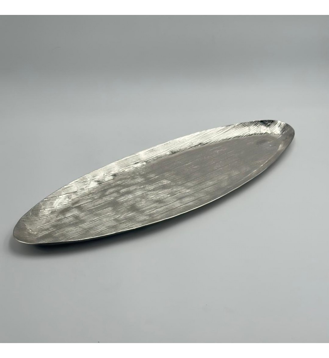 صحن تقديم معدنية فاخرة – تصميم أنيق وعصري60×20×2سم صحن تقديم معدنية فاخرة – تصميم أنيق وعصري60×20×2سم