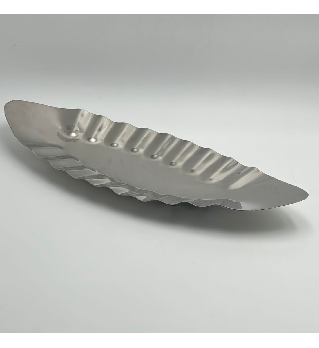 صحن تقديم معدنية فاخرة – تصميم أنيق وعصري 50×20×6سم صحن تقديم معدنية فاخرة – تصميم أنيق وعصري 50×20×6سم