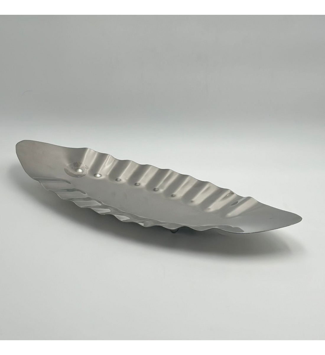 صحن تقديم معدنية فاخرة – تصميم أنيق وعصري 50×20×6سم صحن تقديم معدنية فاخرة – تصميم أنيق وعصري 50×20×6سم