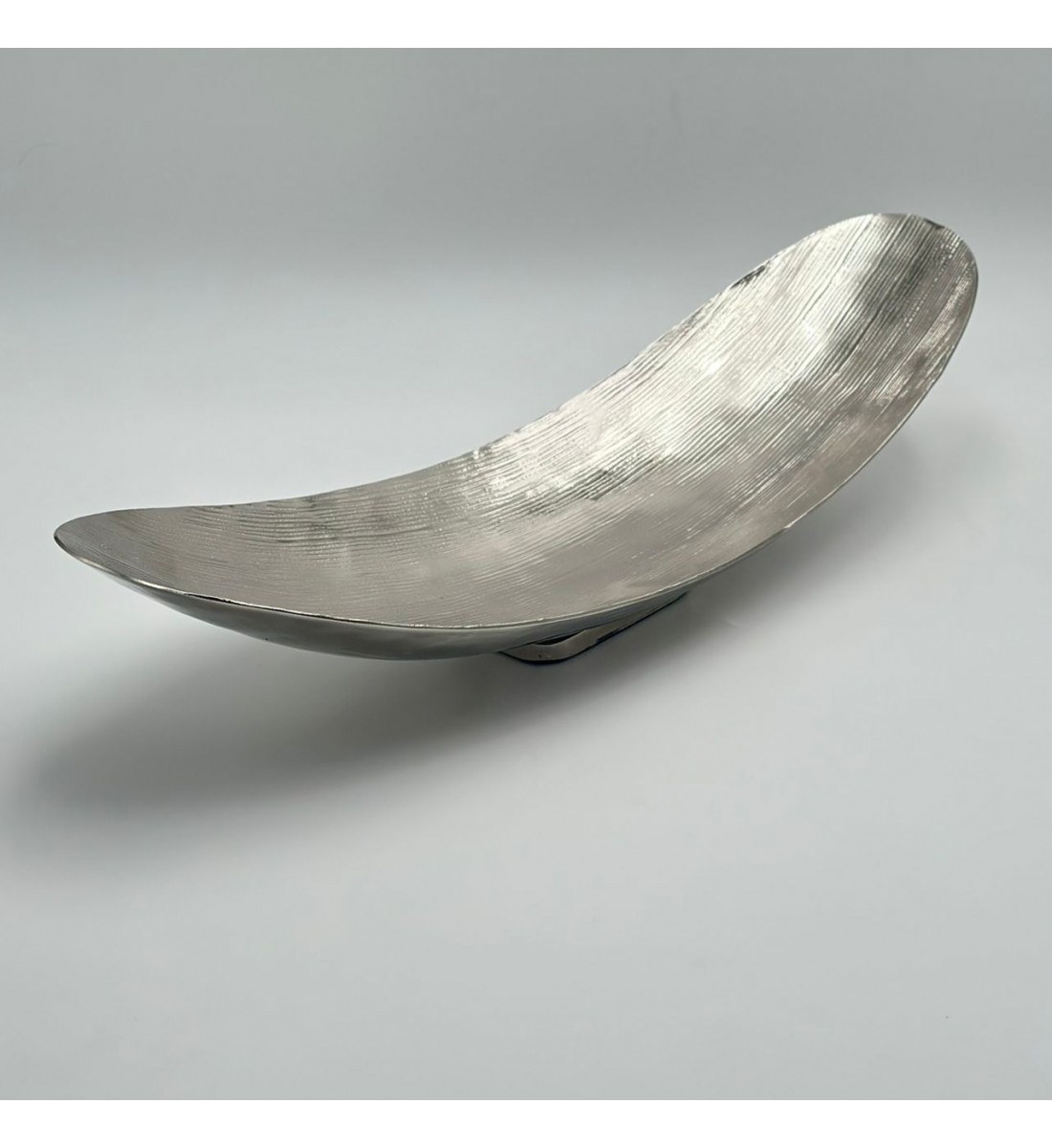 صحن تقديم معدنية فاخرة – تصميم أنيق وعصري  49×15×11سم 