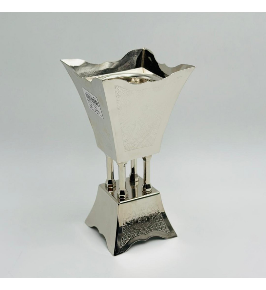 مبخرة بتصميم أنيق وعصري مصنوعة من معدن عالي الجودة12×12×22سم 