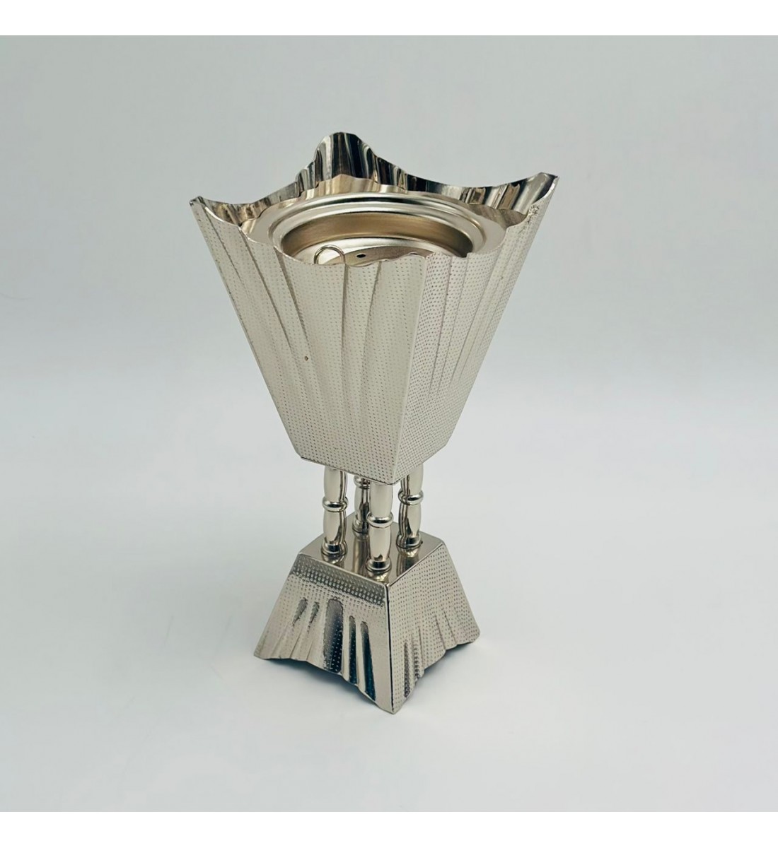 مبخرة بتصميم أنيق وعصري مصنوعة من معدن عالي الجودة12×12×22سم 