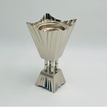 مبخرة بتصميم أنيق وعصري مصنوعة من معدن عالي الجودة12×12×22سم 