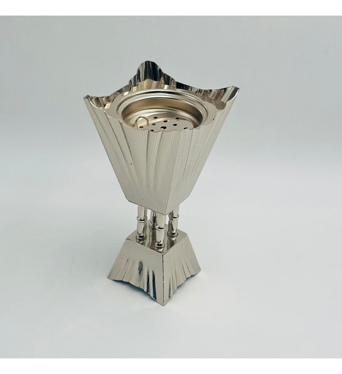 مبخرة بتصميم أنيق وعصري مصنوعة من معدن عالي الجودة12×12×22سم 