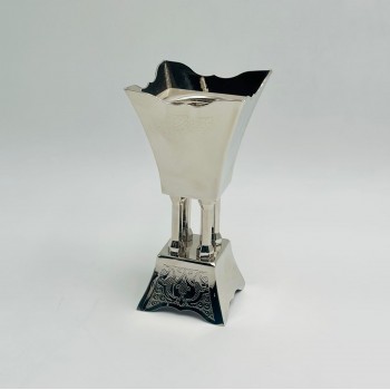 مبخرة بتصميم أنيق وعصري مصنوعة من معدن عالي الجودة8×8×18سم 