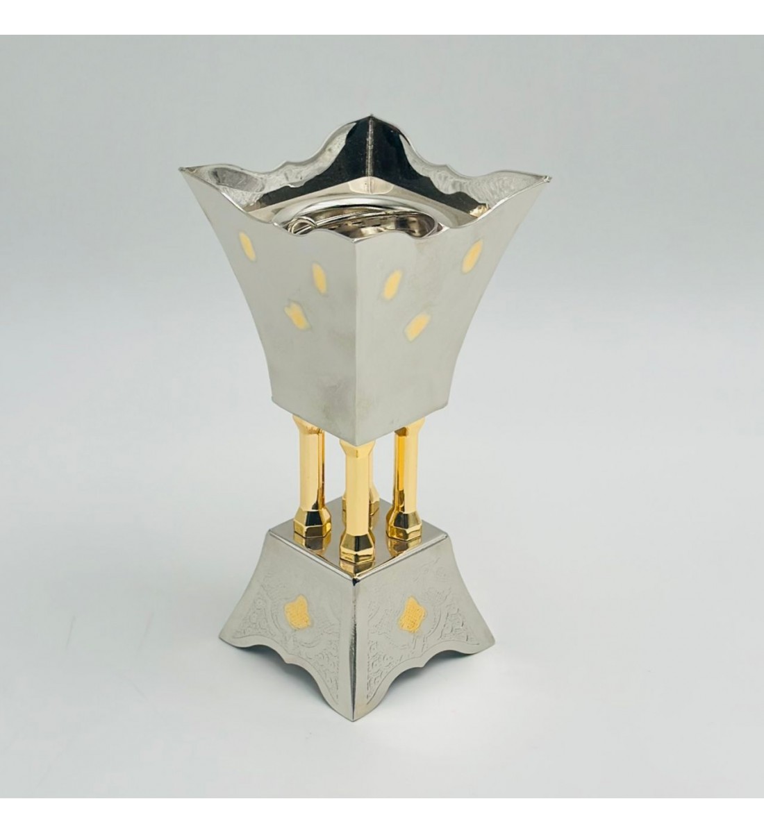 مبخرة بتصميم أنيق وعصري مصنوعة من معدن عالي الجودة8×8×18سم 