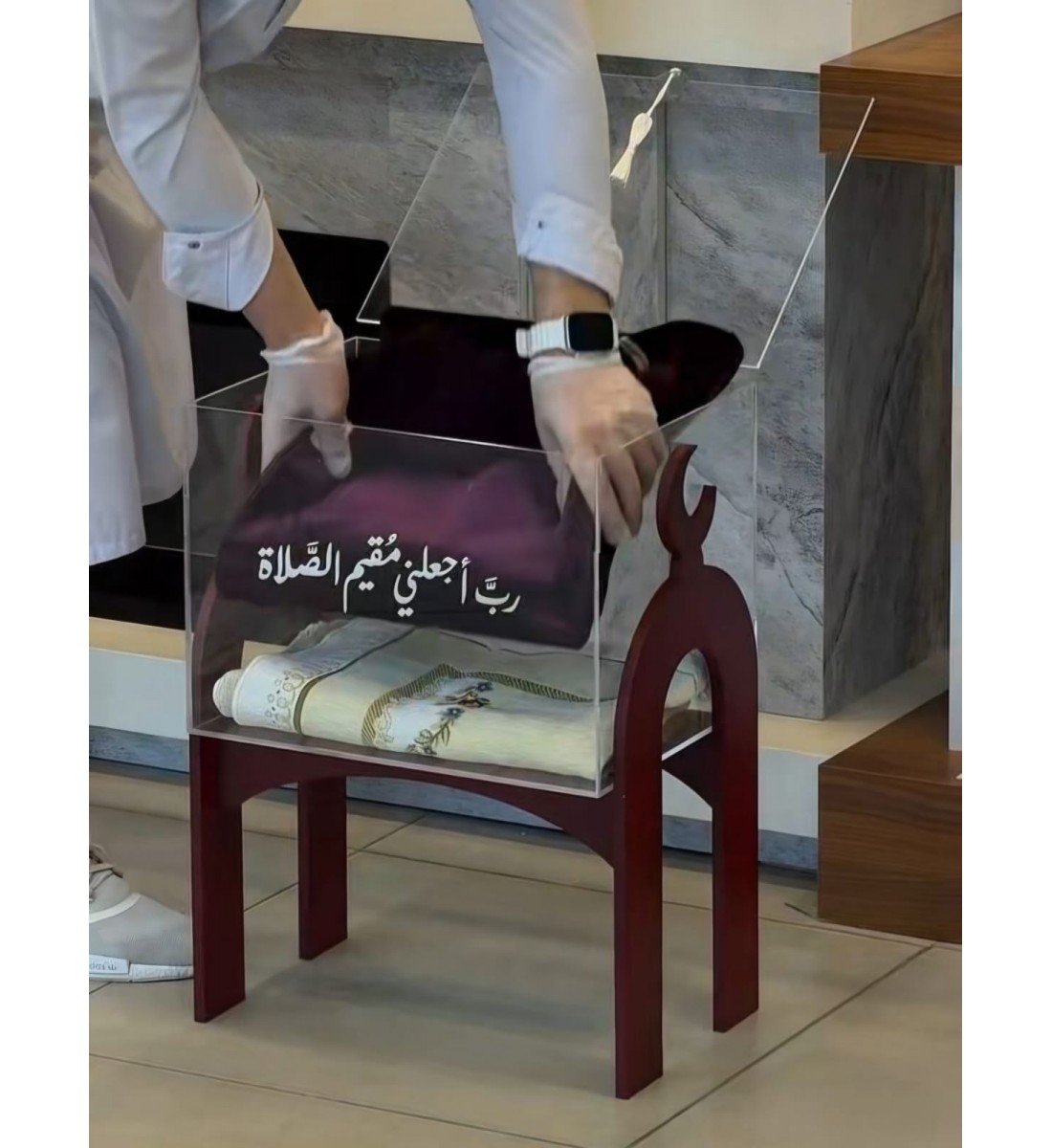 بوكس اكريلك سجادات مع قاعدة خشبي بني 30×40×47سم 