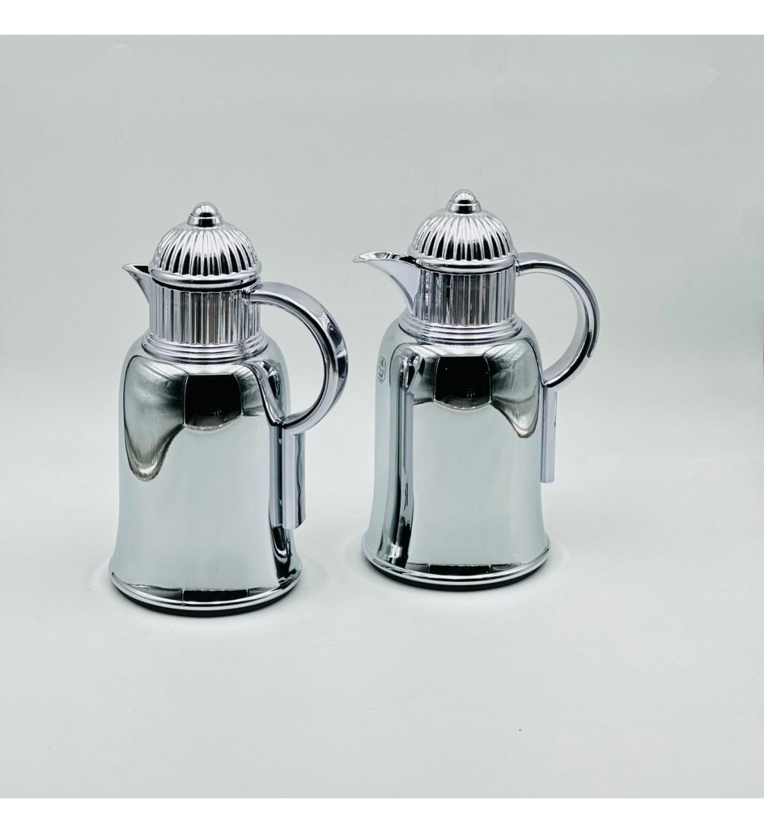 طقم  ترمس  شاي وقهوة أنيق يجمع بين التصميم العصري والانيق 